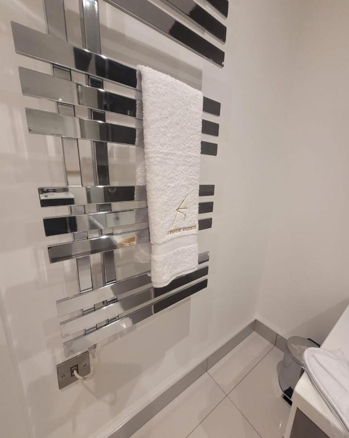 Luxury 1 Bed Apartment In The Heart Of Rochester Wainscot Eksteriør bilde