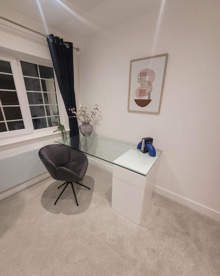 Luxury 1 Bed Apartment In The Heart Of Rochester Wainscot Eksteriør bilde